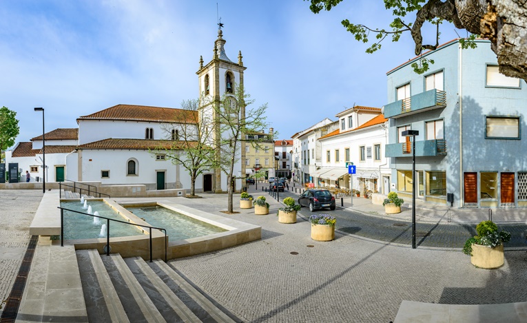Rádio Regional do Centro: Câmara Municipal de Condeixa e ADEC lançam concurso de montras de Natal