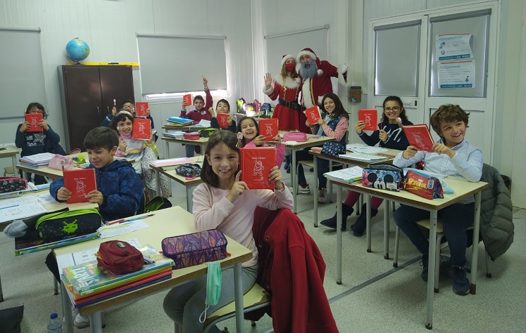Rádio Regional do Centro: Escolas de Anadia visitadas por Mãe e Pai Natal