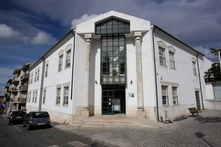 Rádio Regional do Centro: Lousã: Biblioteca Municipal Comendador Montenegro entrega livros em casa