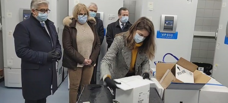 Rádio Regional do Centro: Armazém em Arazede já recebeu 300 mil doses de vacinas pediátricas de covid-19