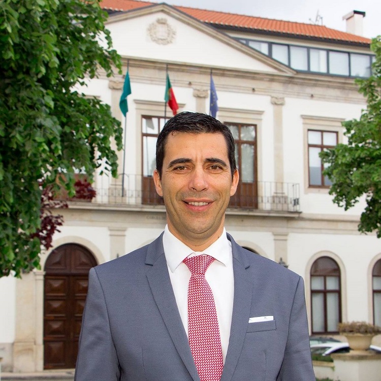 Rádio Regional do Centro: Vila Nova de Poiares quer requalificar escola-sede no actual mandato