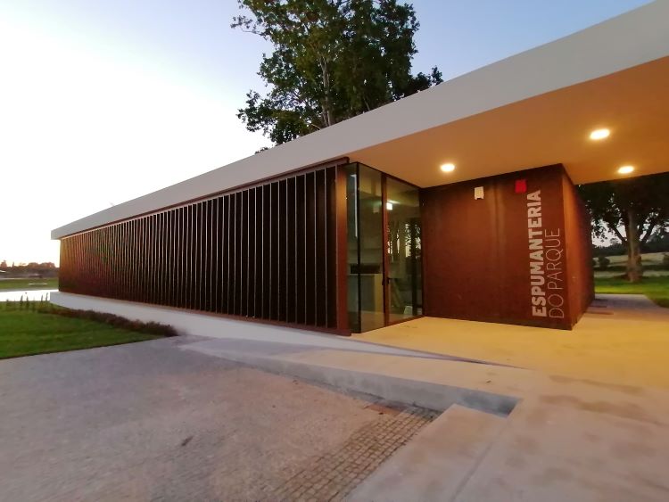 Rádio Regional do Centro: Município de Anadia abre concurso para concessão da “Espumanteria do Parque”