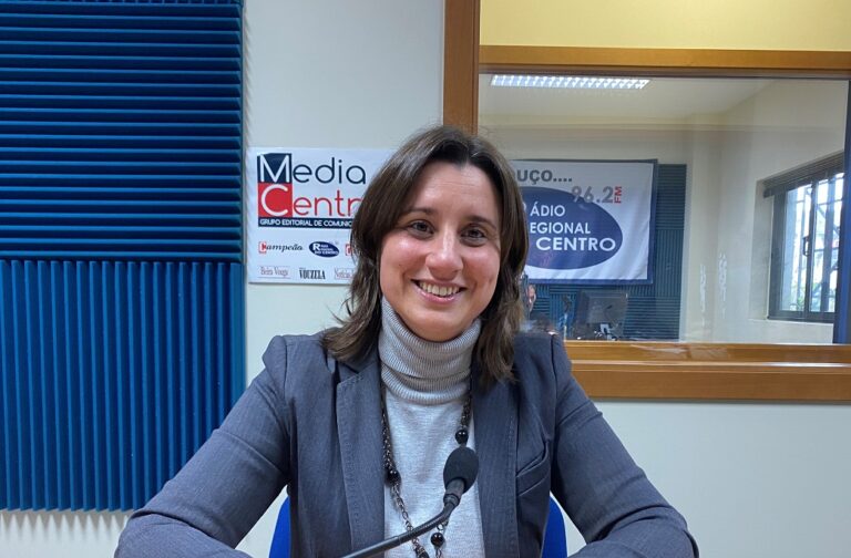 Rádio Regional do Centro: Praça da República – Entrevista a Carina Gomes Rádio Regional do Centro: Praça da República – Entrevista a Carina Gomes