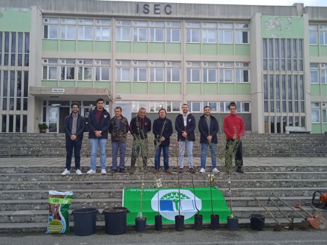 Rádio Regional do Centro: Associação de Estudantes do ISEC plantou árvores no Campus do ISEC
