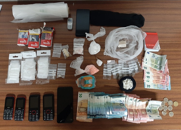 Rádio Regional do Centro: Detido em Coimbra no 25 de Abril e na rua do Carmo com grande quantidade de droga