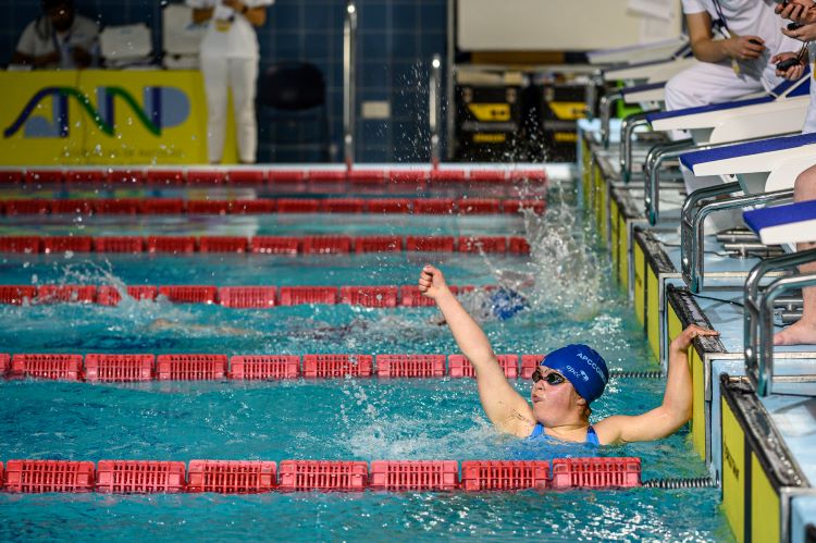 Rádio Regional do Centro: Atleta da APCC bate recorde nacional na natação adaptada