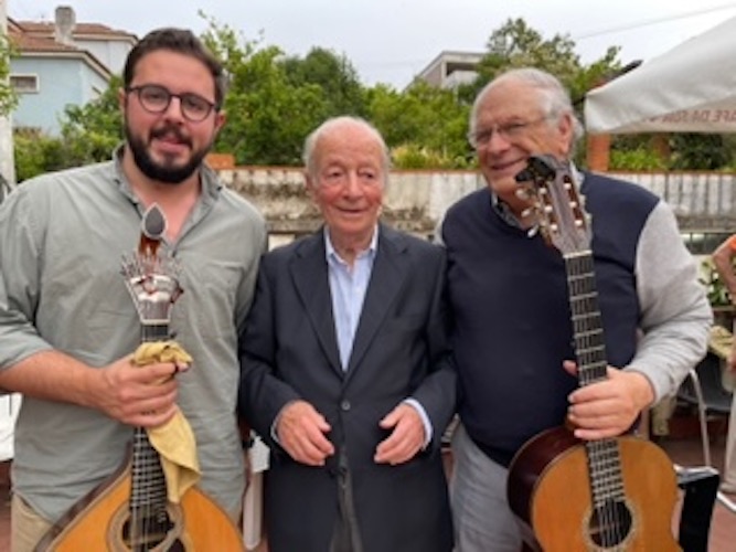 Rádio Regional do Centro: Cantor de fado de Coimbra com 98 anos marcou 63.º aniversário da AAEC
