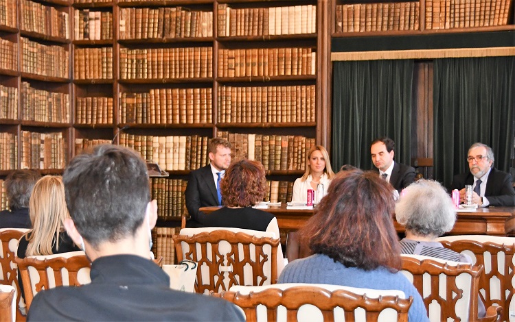 Rádio Regional do Centro: Livro de escritora italiana apresentado na Universidade de Coimbra