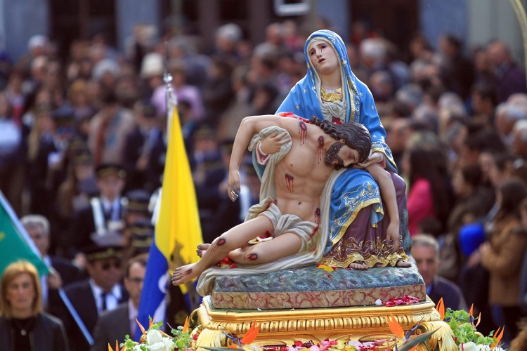 Rádio Regional do Centro: Senhora da Piedade em andor de 400 kg regressa em procissão à Serra da Lousã