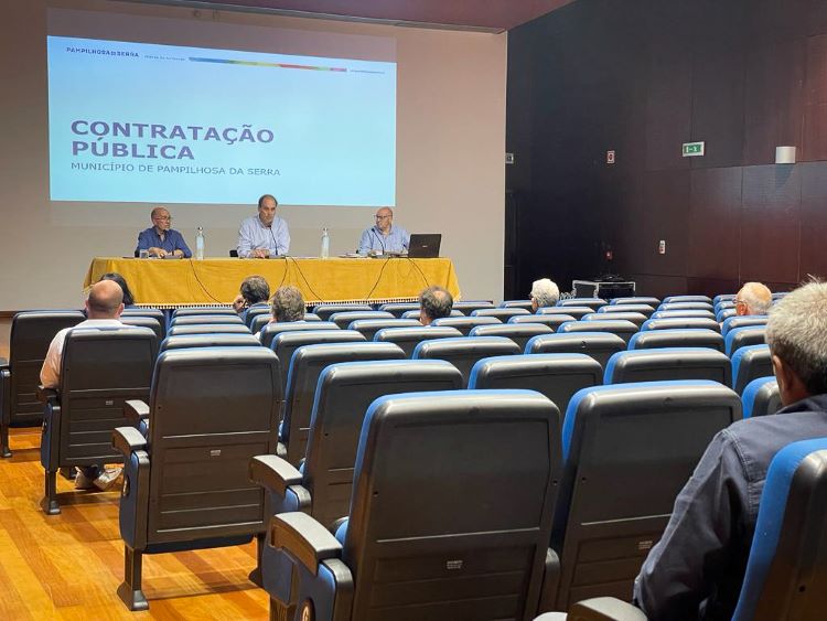 Rádio Regional do Centro: CM de Pampilhosa da Serra reúne com empresários ligados à construção civil