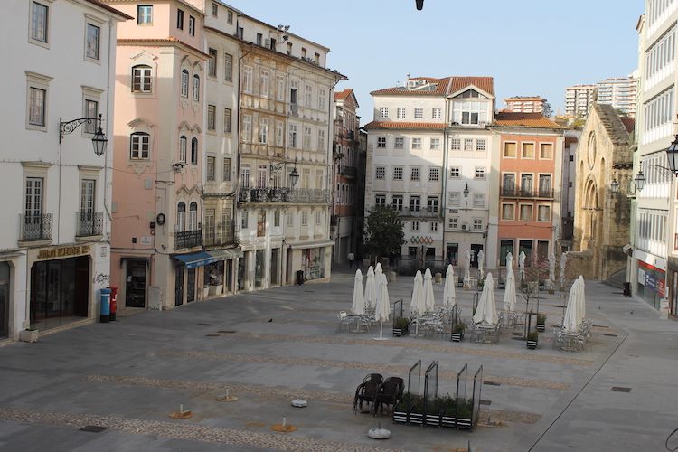Rádio Regional do Centro: Feira do Livro de Coimbra vai realizar-se em Julho na Praça do Comércio