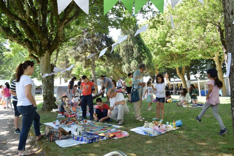 Rádio Regional do Centro: Casa da Esquina realiza Mercado de Trocas para Crianças e Jovens