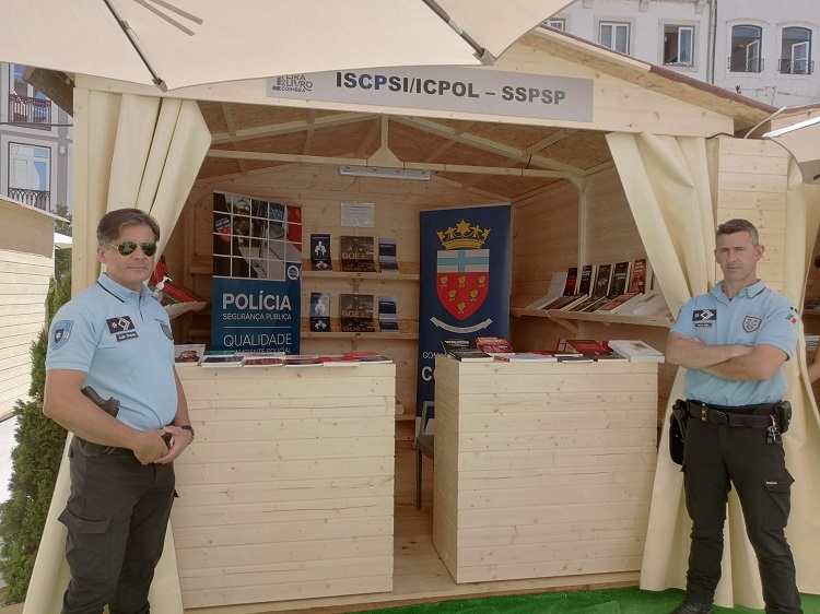 Rádio Regional do Centro: PSP presente com stand na Feira do Livro de Coimbra
