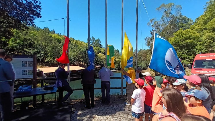 Rádio Regional do Centro: Penela: Praia da Louçainha hasteou bandeiras azul, qualidade e acessibilidade