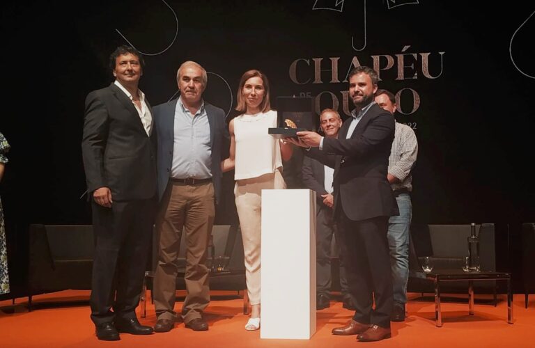 Rádio Regional do Centro: Câmara de Águeda entrega “Chapéu de Ouro” à CP – Comboios de Portugal