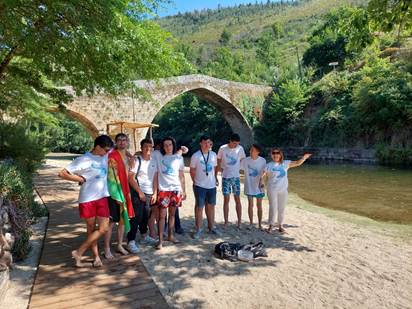 Rádio Regional do Centro: Estudantes desenvolvem acção ambiental na Praia Fluvial de Alvoco das Várzeas