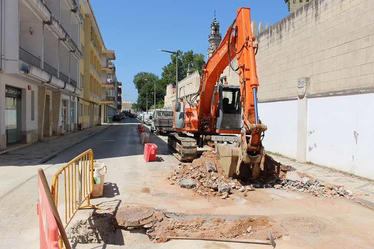 Rádio Regional do Centro: Obras da Águas de Coimbra interrompem trânsito de pesados em Santa Clara