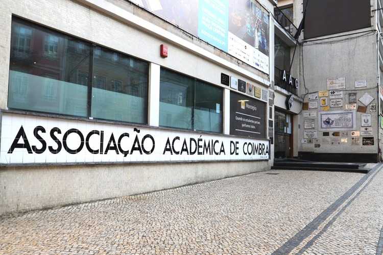 Rádio Regional do Centro: Câmara de Coimbra apoia secções de Futsal, Judo e Boxe da AAC
