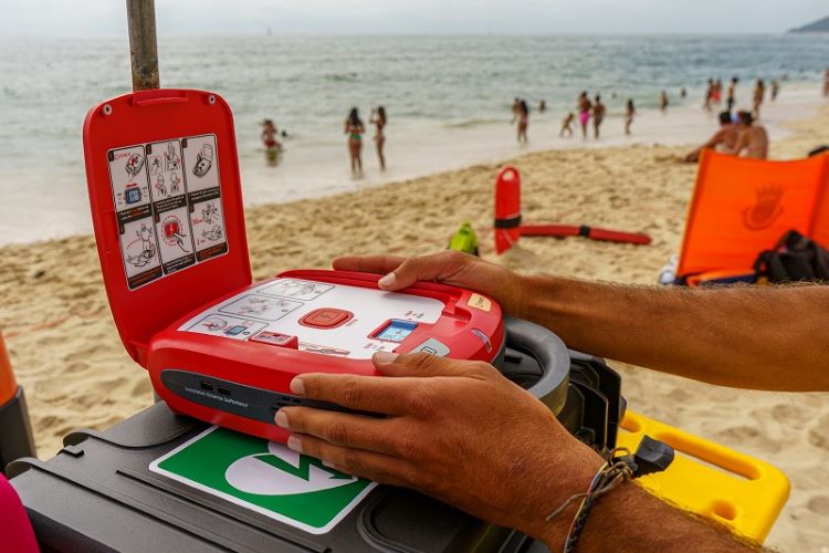 Rádio Regional do Centro: Figueira da Foz instala equipamentos de desfibrilhação automática externa nas praias