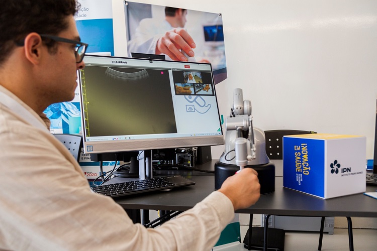 Rádio Regional do Centro: Incubadora de Coimbra lidera consórcio para agilizar testes de tecnologias na Saúde