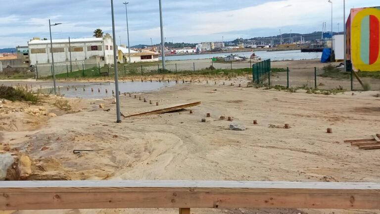 Rádio Regional do Centro: Câmara da Figueira da Foz ergue barreira de areia para proteger praia do Cabedelo