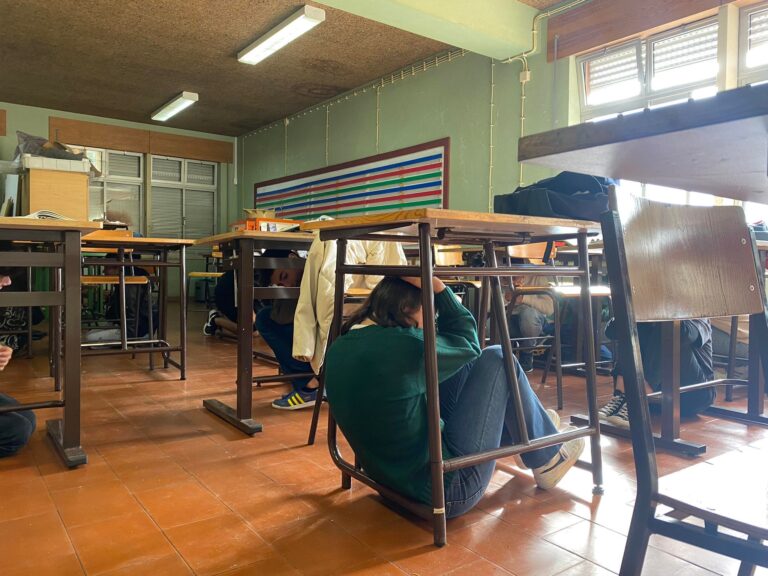 Rádio Regional do Centro: Alunos da Escola Secundária de Mira realizaram exercício público “A Terra Treme”