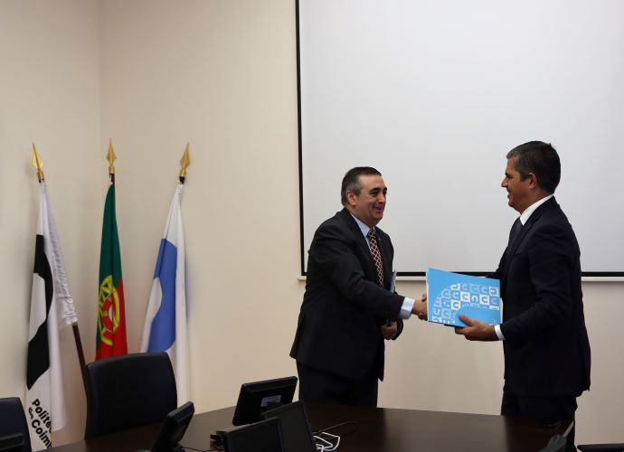 Rádio Regional do Centro: Acordo entre ESTeSC e grupo IGHS garante estágios em Omã