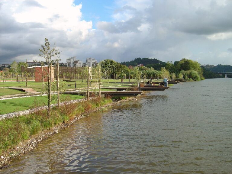 Rádio Regional do Centro: Dois jovens condenados a prisão efectiva por violações no Parque Verde em Coimbra