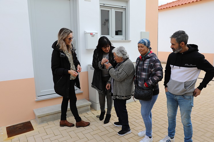 Rádio Regional do Centro: Câmara de Cantanhede entrega últimas habitações requalificadas no Bairro Vicentino