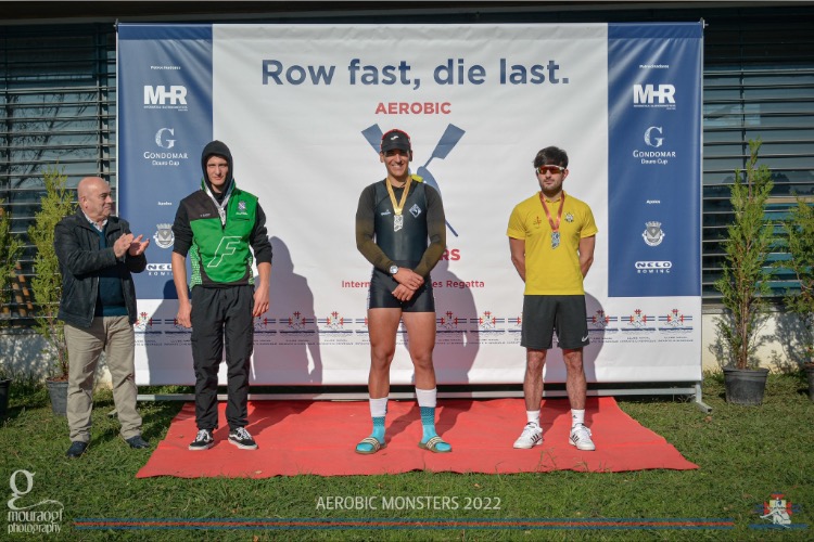 Rádio Regional do Centro: Remador da Académica de Coimbra vence regata no Rio Douro