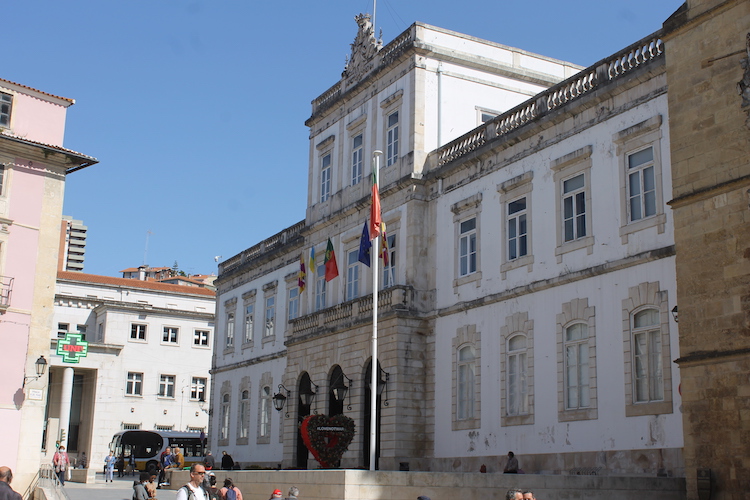 Rádio Regional do Centro: Cerca de três mil professores exigem em Coimbra respeito pela profissão