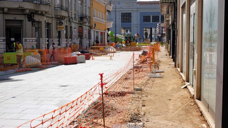 Rádio Regional do Centro: Coimbra: Rua Manuel Rodrigues 30 dias fechada ao trânsito para reparar o pavimento