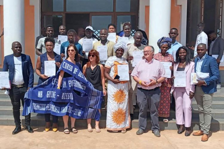 Rádio Regional do Centro: ESEnfC conclui formação de chefias de Enfermagem da Guiné-Bissau