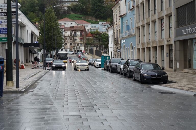 Rádio Regional do Centro: Rua Manuel Rodrigues abre ao trânsito na Baixa de Coimbra