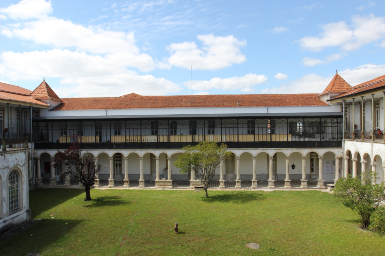 Rádio Regional do Centro: Alunos de arquitectura de Coimbra exigem obras estruturais no departamento