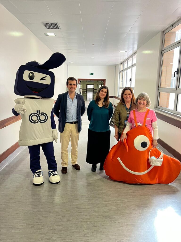 Rádio Regional do Centro: Grupo Alves Bandeiras e Pedrinhas animam a Páscoa no Hospital Pediátrico – CHUC