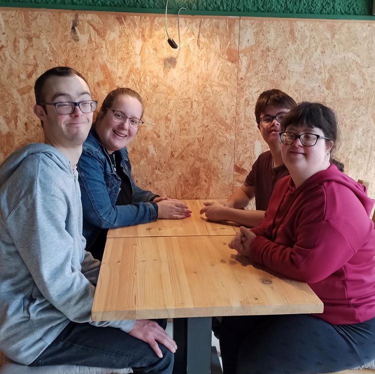 Rádio Regional do Centro: Café em Coimbra promove inclusão de jovens com trissomia 21 no mercado de trabalho