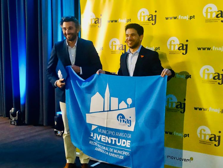 Rádio Regional do Centro: Coimbra recebe bandeira e selo de “Município Amigo da Juventude”