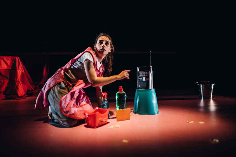 Rádio Regional do Centro: Teatro-Cine de Pombal apresenta o “Monólogo de uma mulher chamada Maria com a sua patroa”
