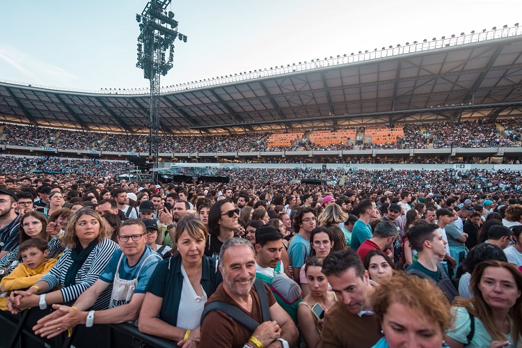 Rádio Regional do Centro: Concerto dos Coldplay em Coimbra geraram retorno económico de 36 milhões de euros