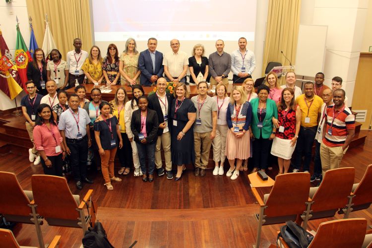 Rádio Regional do Centro: Escolas de Enfermagem de Coimbra apoia universidades da África subsaariana