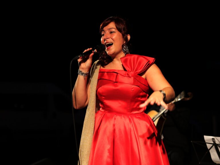 Rádio Regional do Centro: Praça da Juventude de Anadia recebe Concerto de Fado