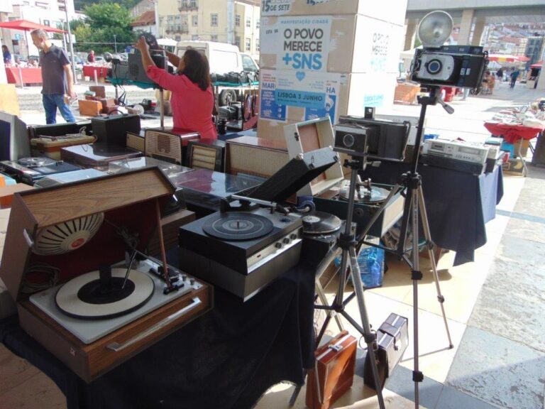 Rádio Regional do Centro: Coimbra: Via Central acolhe mais uma edição Feira de  Velharias este sábado