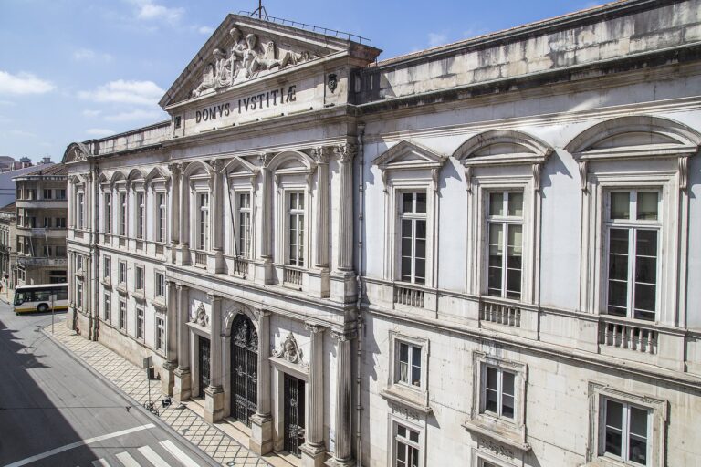 Rádio Regional do Centro: Estudante é julgado por ser suspeito de violar colega em Coimbra