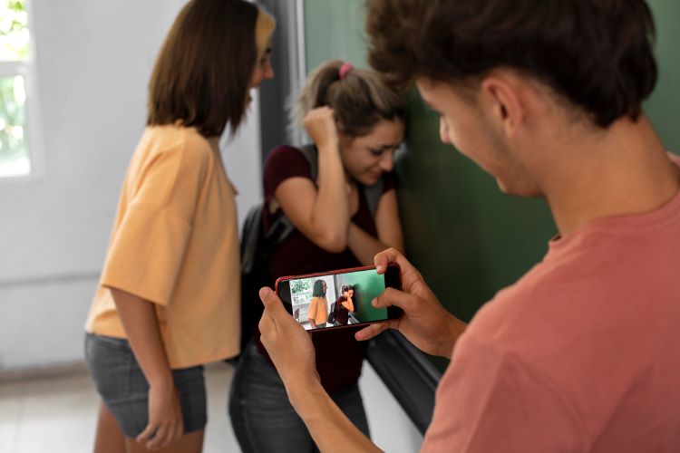 Rádio Regional do Centro: APAV destaca aumento preocupante de casos de bullying