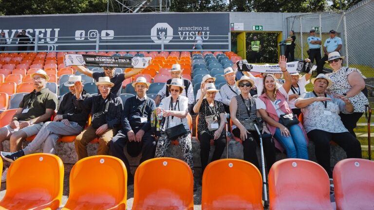 Rádio Regional do Centro: Idosos de lares de Viseu apoiaram Académico no Estádio do Fontelo