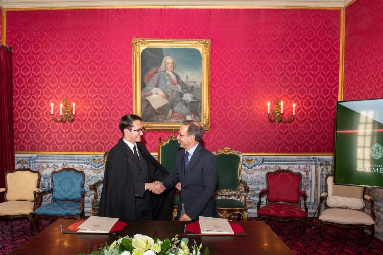 Rádio Regional do Centro: Universidade de Coimbra doa 233 mil euros à Associação Académica