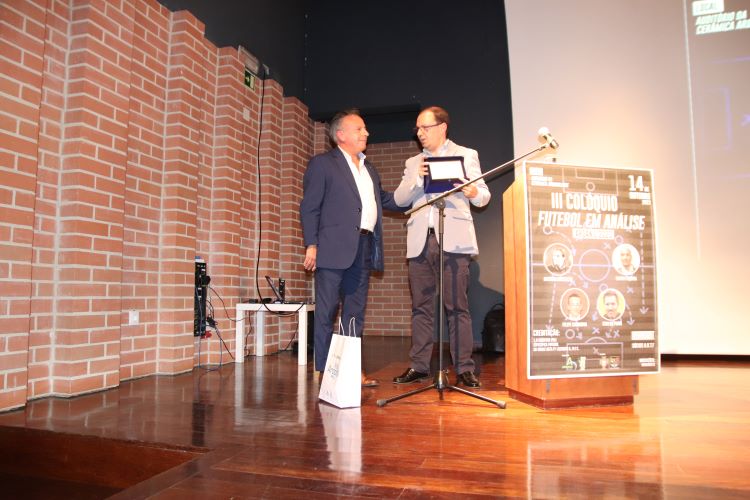 Rádio Regional do Centro: Treinadores de futebol debateram o treino na Cerâmica Arganilense
