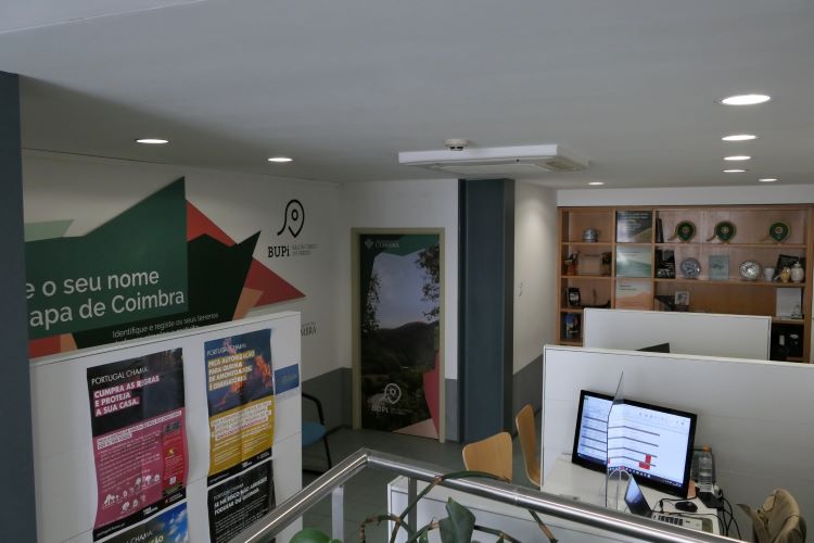 Rádio Regional do Centro: Registo de prédios rústicos continua online e no Espaço BUPi da Praça 8 de Maio