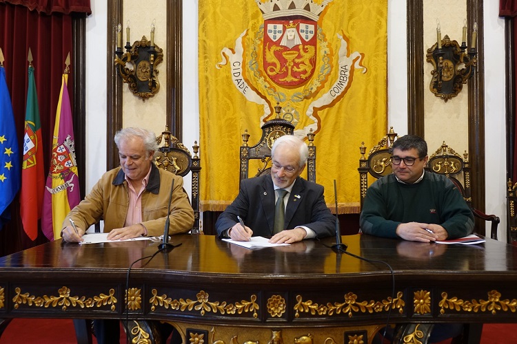 Rádio Regional do Centro: Câmara de Coimbra e Moto Clube assinam protocolo de cedência de instalações